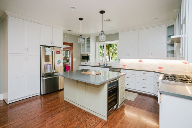 Foto del edificio - 13239 Addison St