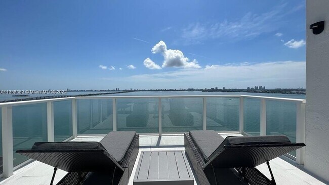 Foto del edificio - 601 NE 27th St