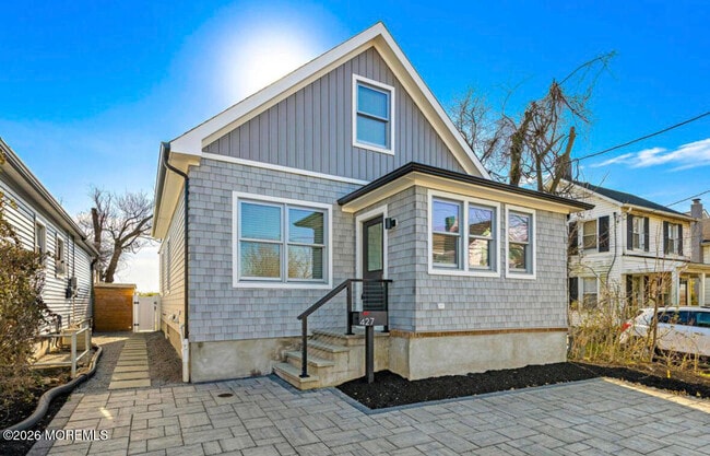 Building Photo - 427 Hoyt St