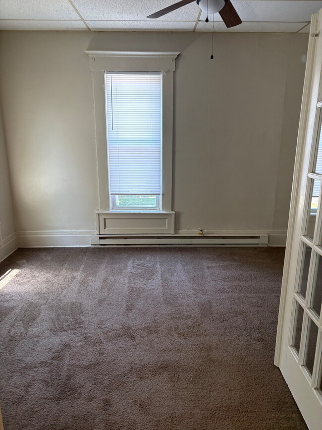Building Photo - Super Clean 1 Bedroom Apartment