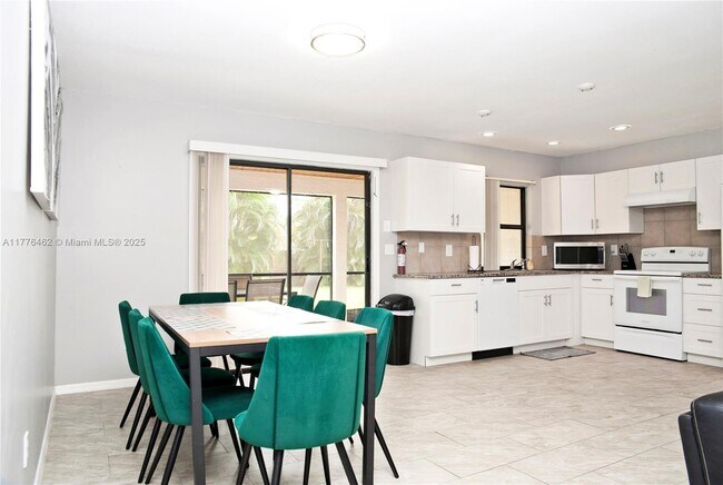 Foto del edificio - 722 SE Thanksgiving Ave