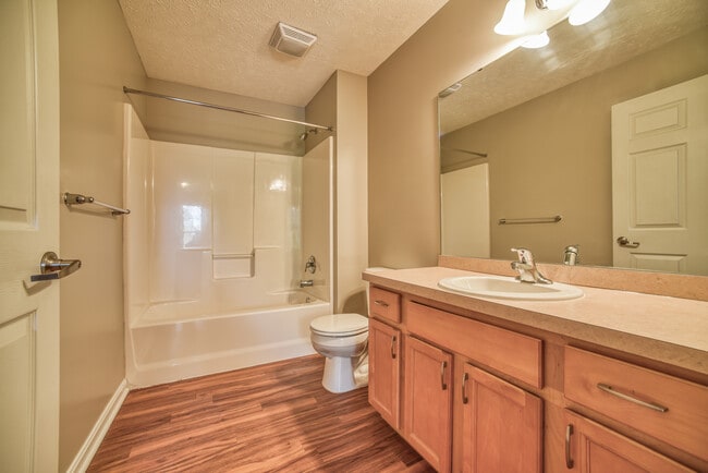 2nd full bathroom - Stone Ridge Apartments