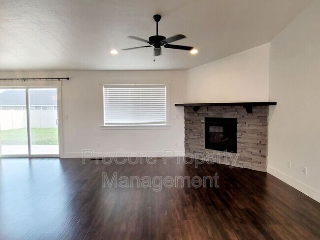 Building Photo - 5835 W los Flores Dr