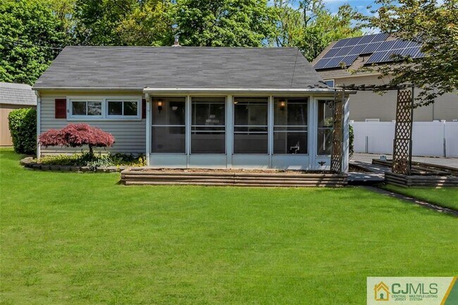 Building Photo - 462 Old Post Rd