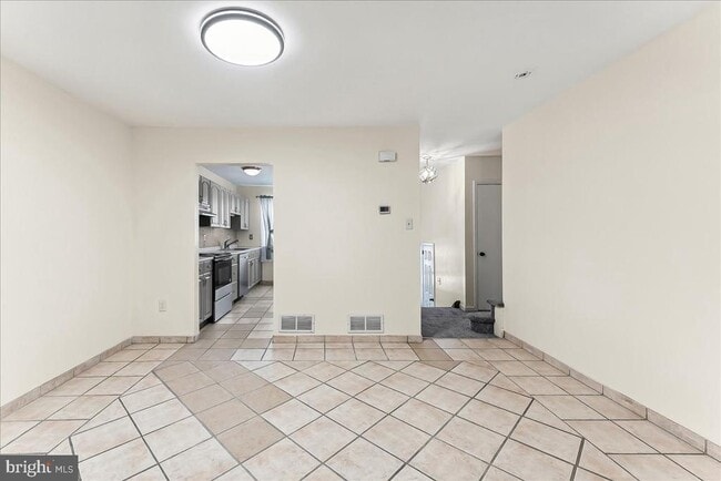 Building Photo - 529 W Marshall St