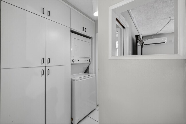 Foto del edificio - 2624 NE 30th Pl