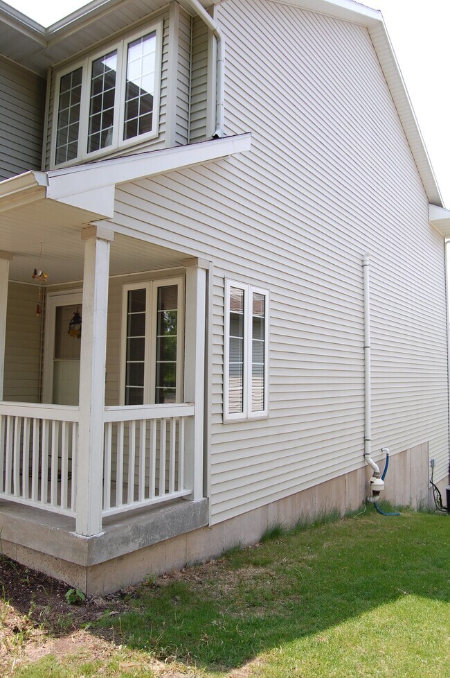 Building Photo - 2120 Timber Ln