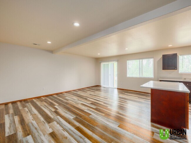 Foto del edificio - 5517-5519 E 14th Ave