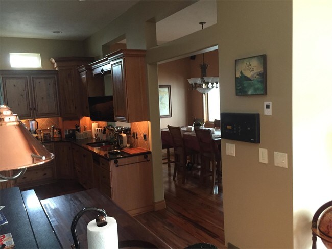 Building Photo - 412 River Island Dr