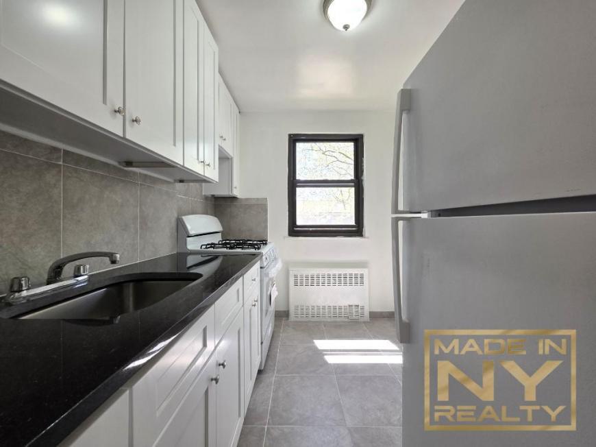 Primary Photo - 2 bedroom in FRESH MEADOWS NY 11365