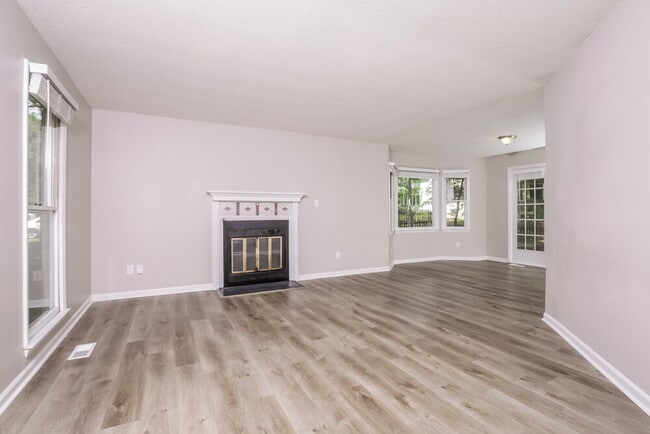 Building Photo - 102 Fawn Ridge Ct