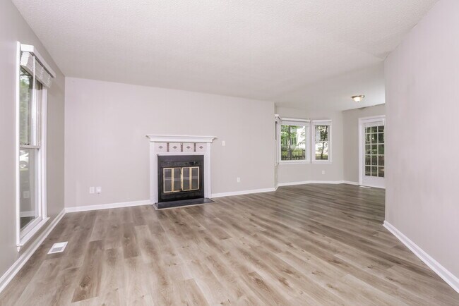 Foto del edificio - 102 Fawn Ridge Ct