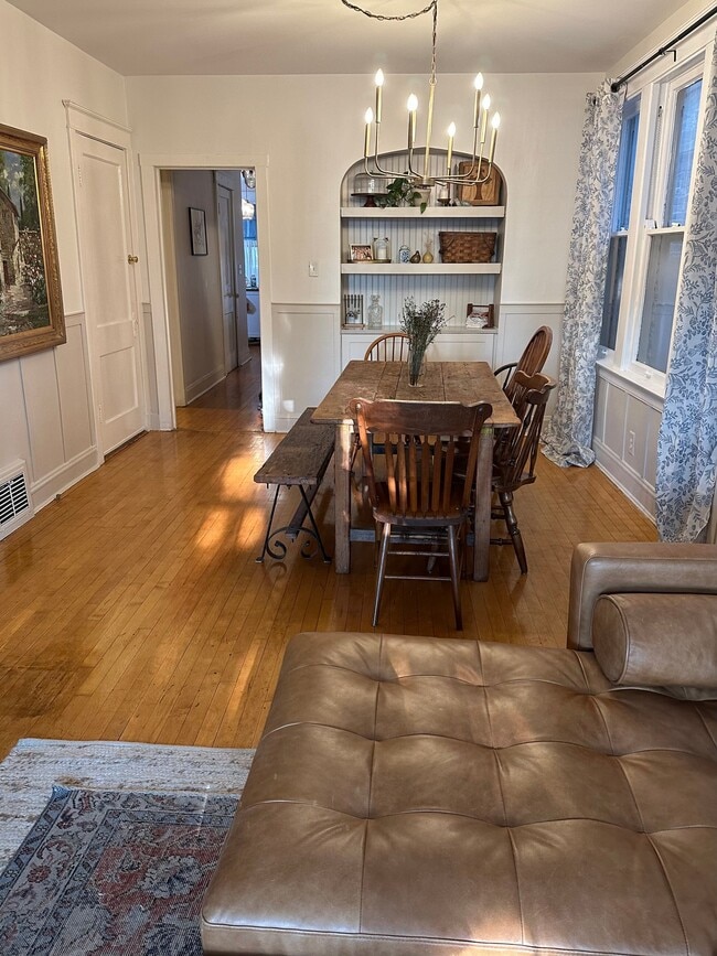 Photo - 2333 S Hoyne Ave Apartment