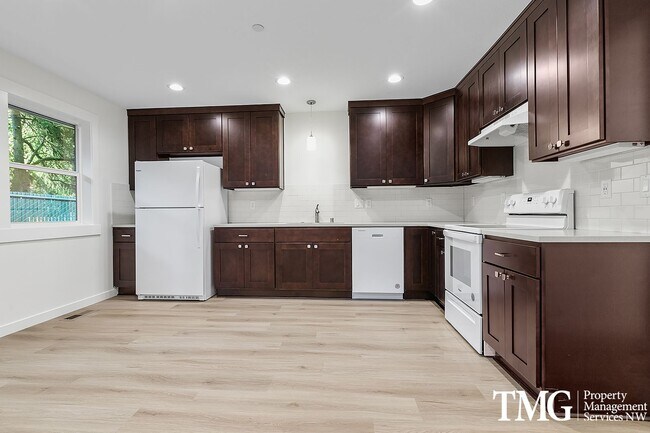 Foto del edificio - StJamesTriplex