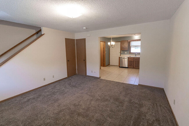 Building Photo - 1304 Millbrook Ct