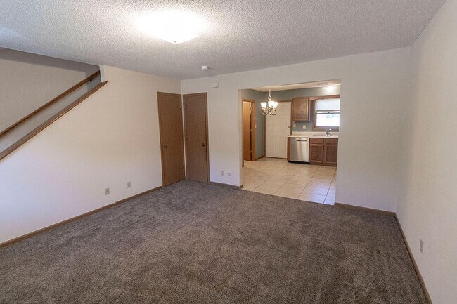 Foto del edificio - 1304 Millbrook Ct