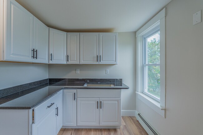 Kitchen - 160 River St