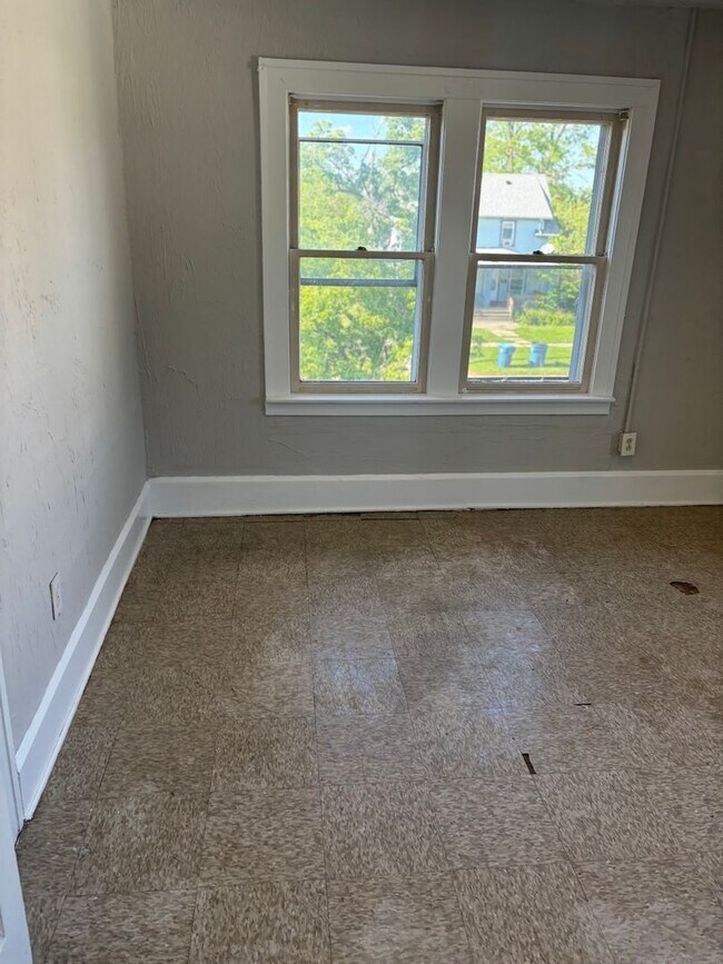 Foto del edificio - Section 8 Accepted! 5 BR 2 BA