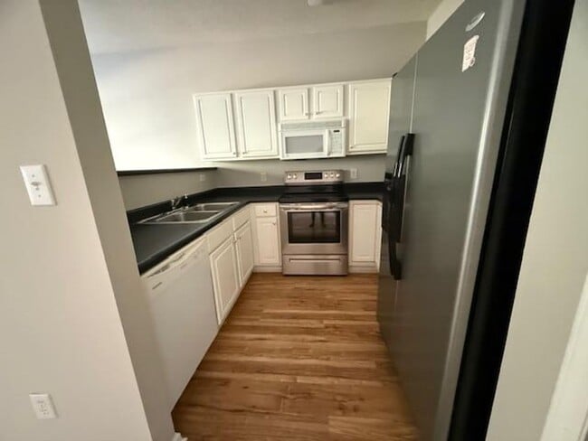 Foto del edificio - 500 Misty Groves Cir