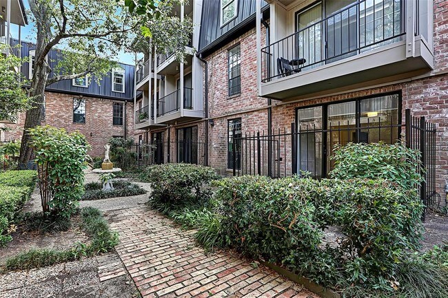 Building Photo - 2400 N Braeswood Blvd