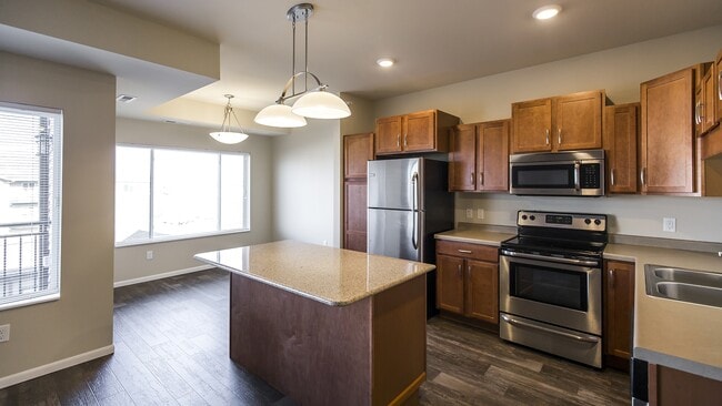 Building Photo - River Ridge Apartment Homes