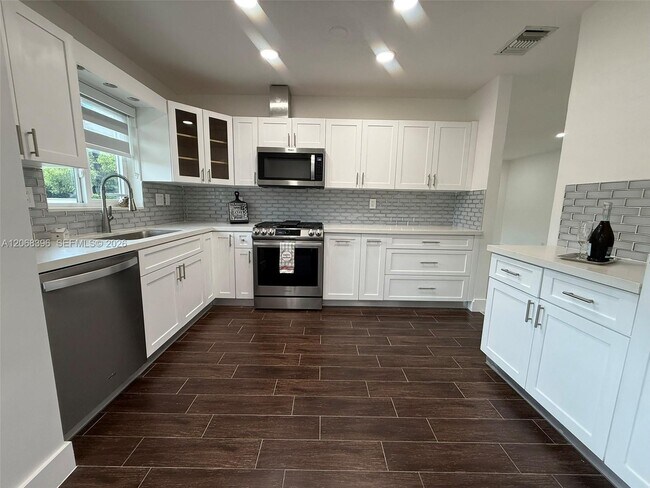 Foto del edificio - 5530 SW 96th Ave
