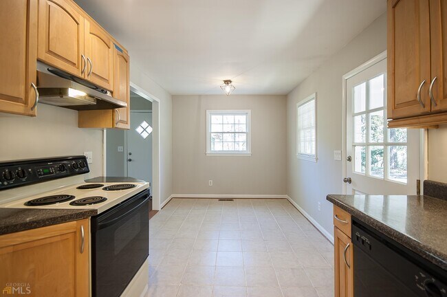 Building Photo - 1590 Belle Isle Cir NE