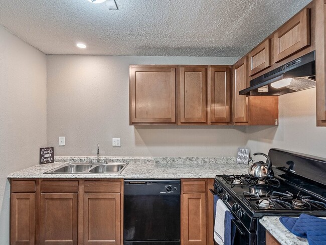 Cocina con gabinetes de madera - Grant 79