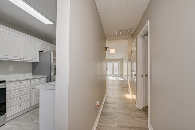 Foto del edificio - 4028 Calypso Dr