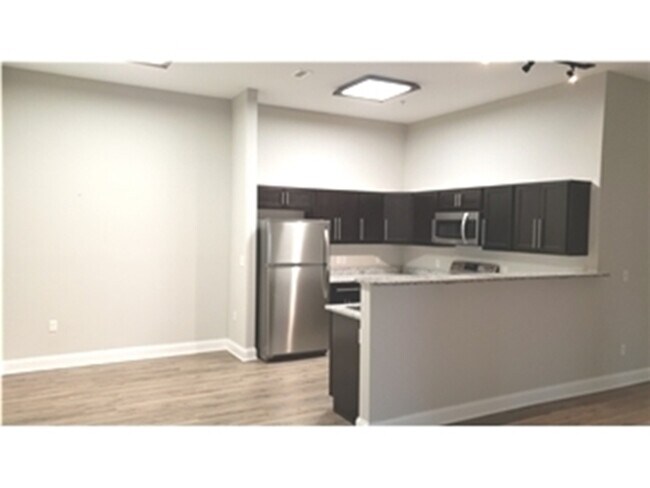 Foto del edificio - 4500 Linden Hill Rd