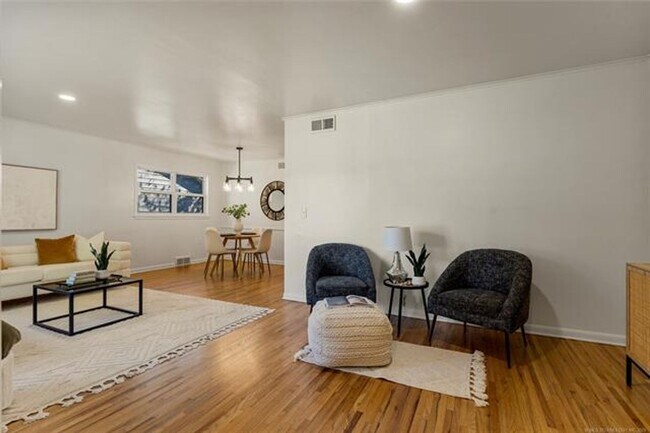 Building Photo - Beautifully Renovated 3-Bed, 2-Bath Home in Midtown Tulsa!