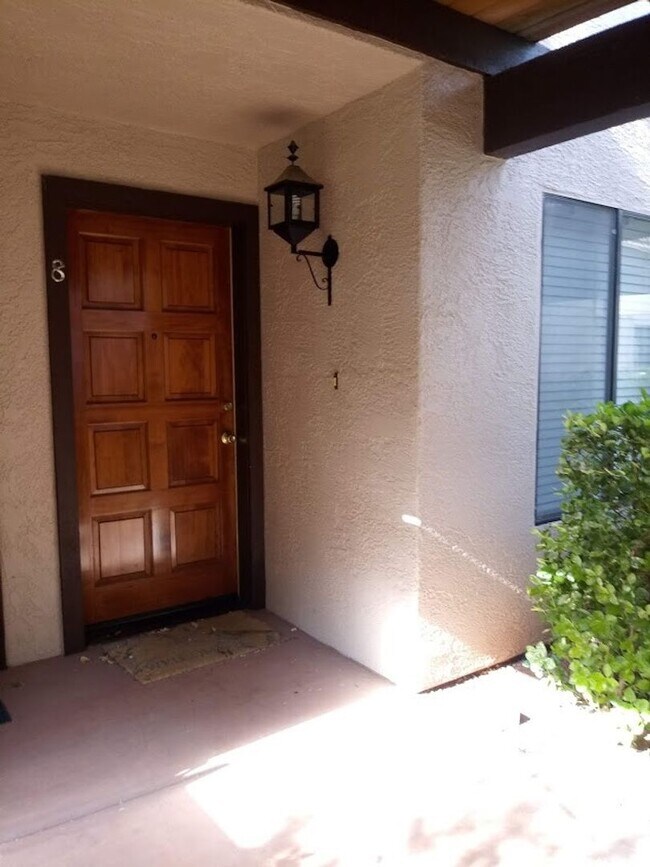Foto del edificio - Fully Furnished Condo in Oak Creek Village