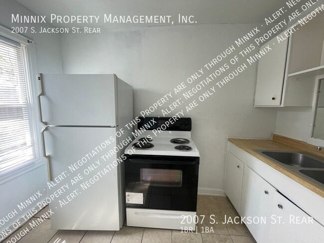 Foto del edificio - 2007 S. Jackson St. Rear