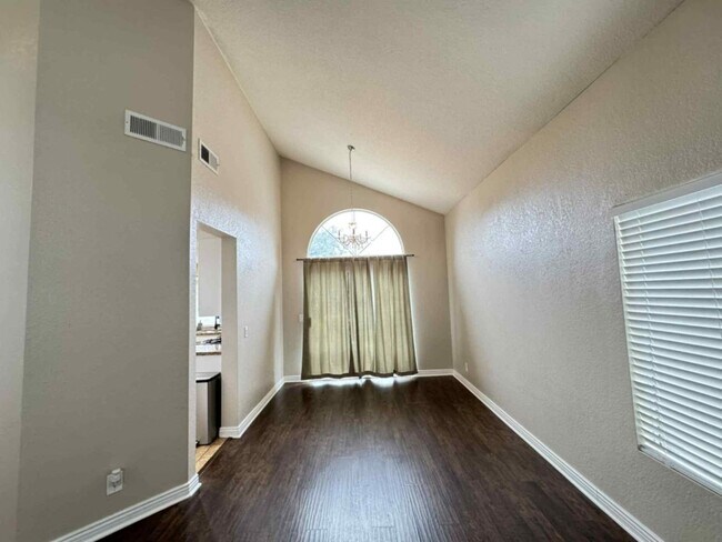 Foto del edificio - Temecula 3 Bedroom Home with Solar!