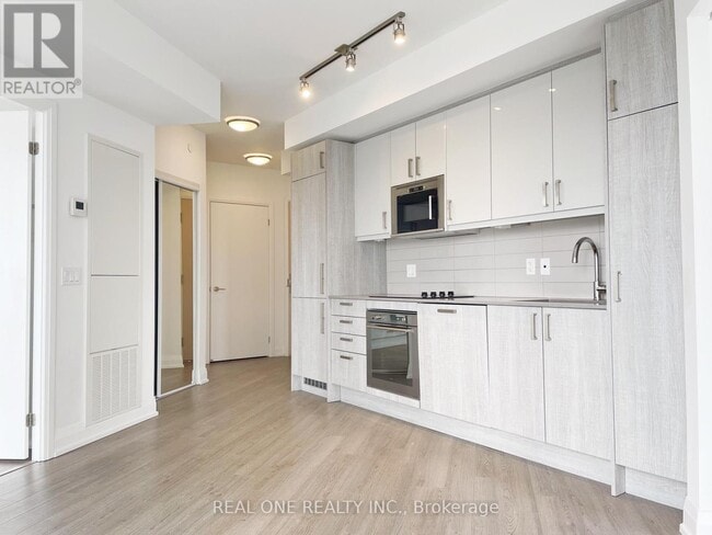 Building Photo - 77 Mutual St