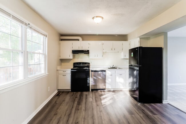 Building Photo - Charming 3 bedroom 1 and a half bath in Ed...