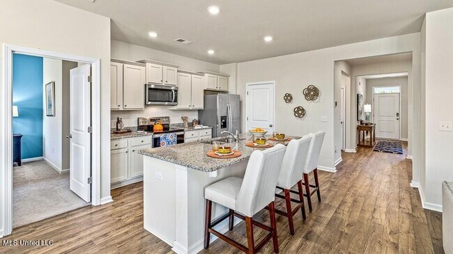 Foto del edificio - LOTS AMENITIES AND COUNTRY LIVING!
