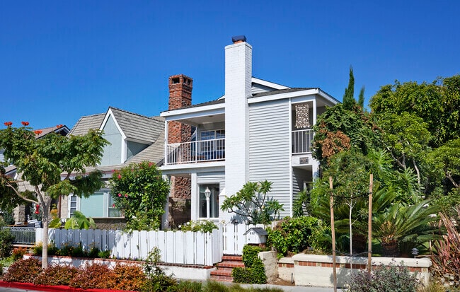 Building Photo - 317 Poppy Ave
