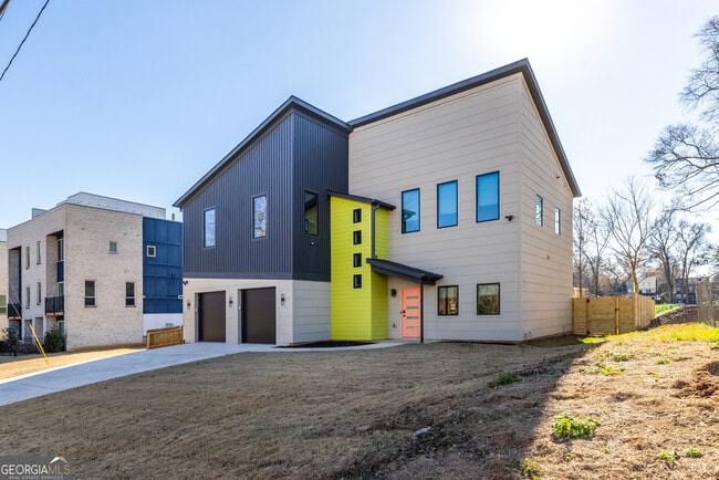 Building Photo - 2017 Memorial Dr SE