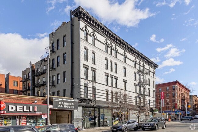 Building Photo - 553 E 137th St