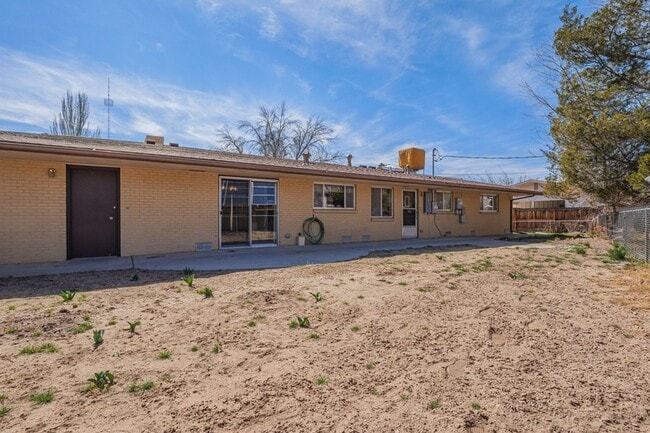 Building Photo - 328 Mayfair Dr