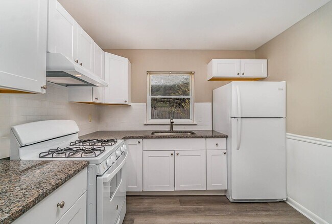 Building Photo - 2 Bedroom Townhome in Steelton
