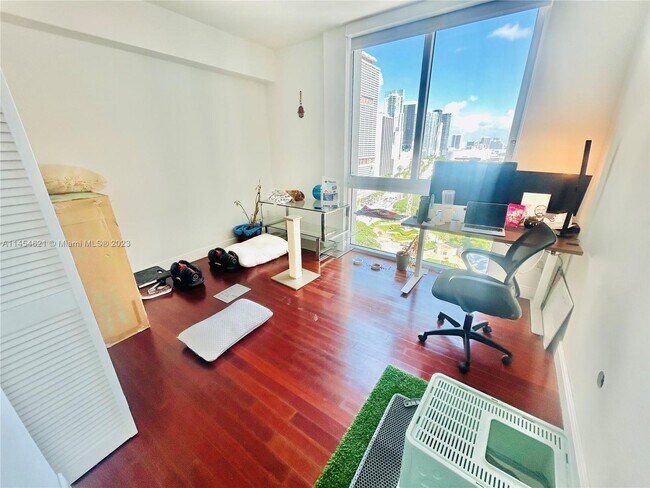 Foto del edificio - 325 S Biscayne Blvd