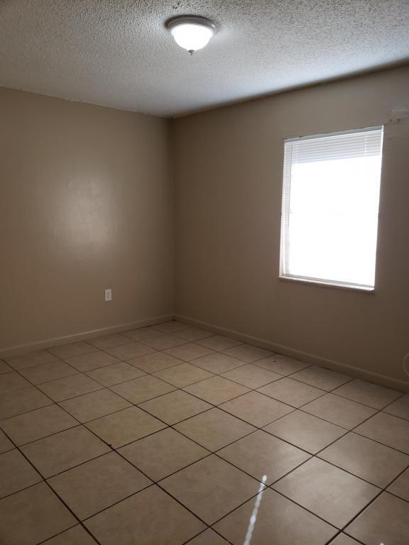 Building Photo - 2504 Chestnut Woods