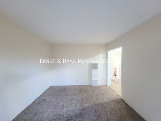 Foto del edificio - Lovely 1 Bedroom Apartment with Fresh Pain...