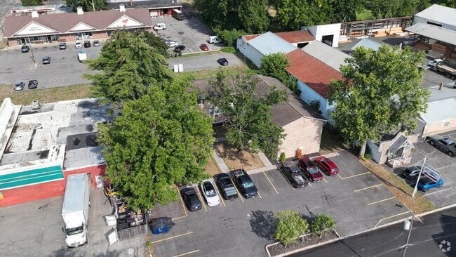  - 105 N Willow St