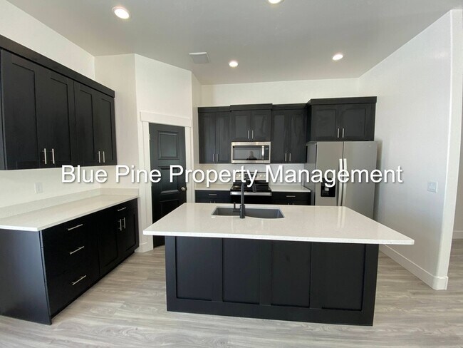 Building Photo - 4331 Catalina Ave