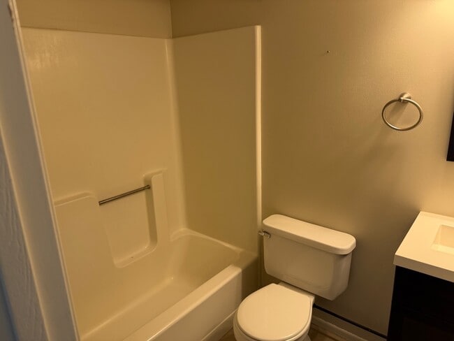 Foto del edificio - 315 E Van Dorn St