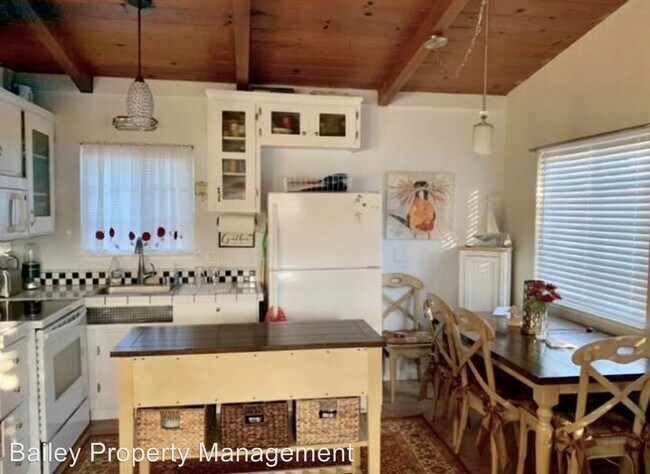Building Photo - 2 br, 1 bath House - 209 Treasure Island Dr.