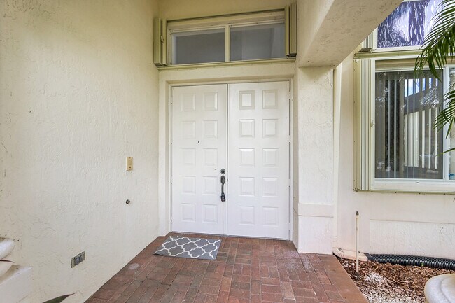 Foto del edificio - 4627 Windward Cove Ln